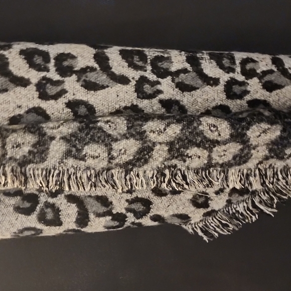 Leopard print scarf - Picture 7 of 10